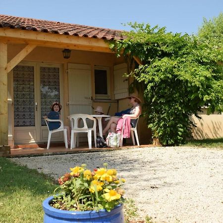 Village De Gites Le Chatenet Thonac Esterno foto