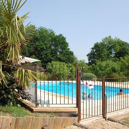 Village De Gites Le Chatenet Thonac Esterno foto