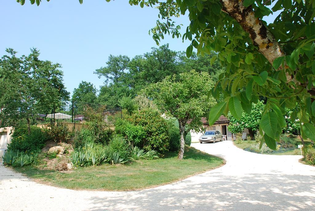 Village De Gites Le Chatenet Thonac Esterno foto